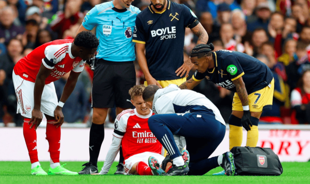 2-0！4连胜 英超榜首更迭：13.3亿豪门笑傲德比大战 两大核心全伤退