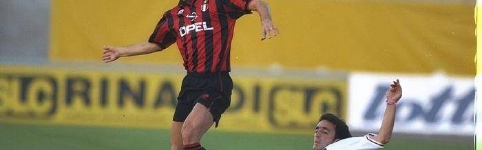 欧冠决赛上梅开二度，改制后8人做到，梅西无缘，因扎吉复仇红军